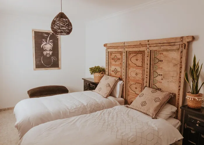 Las Flores Apartments